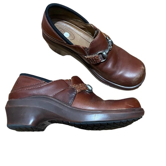 ARIAT 100% Leather Del Mar Slip On Clogs w/Horse Bit Detail - Picture 1 of 9